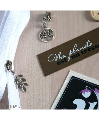 Assortiment Couture créative Etiquettes + zip - Thème: Secret d'Ecureuil - Fond noir