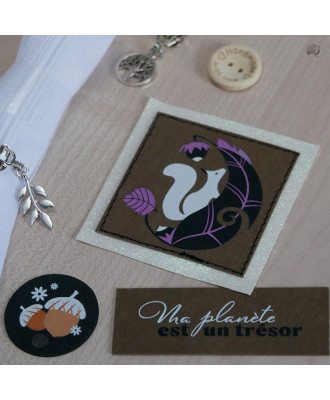 Assortiment Couture créative Etiquettes + zip - Thème: Secret d'Ecureuil - Fond marron